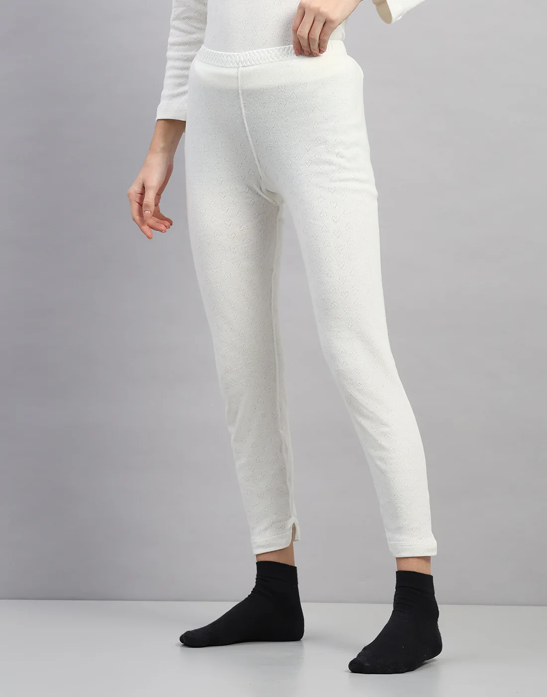 Women Off White Solid Regular Fit Thermal Lower - Image 2