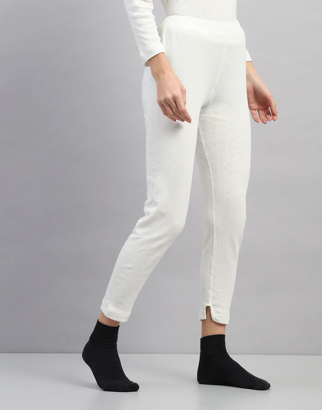 Women Off White Solid Regular Fit Thermal Lower - Image 3