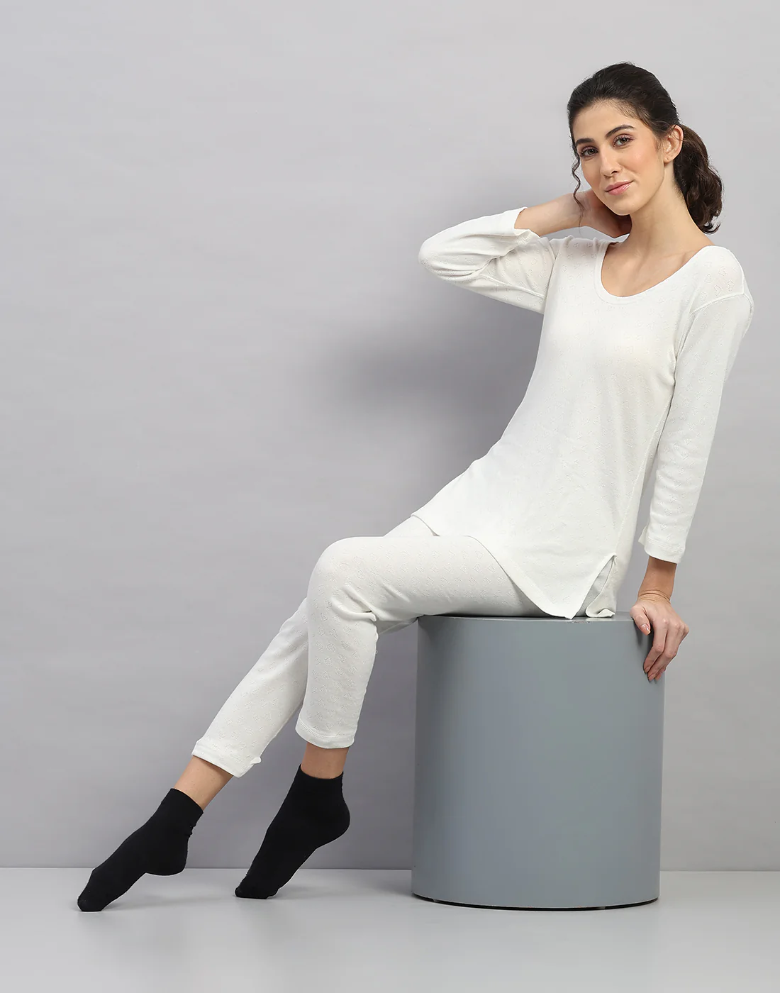 Women Off White Solid Regular Fit Thermal Lower - Image 5