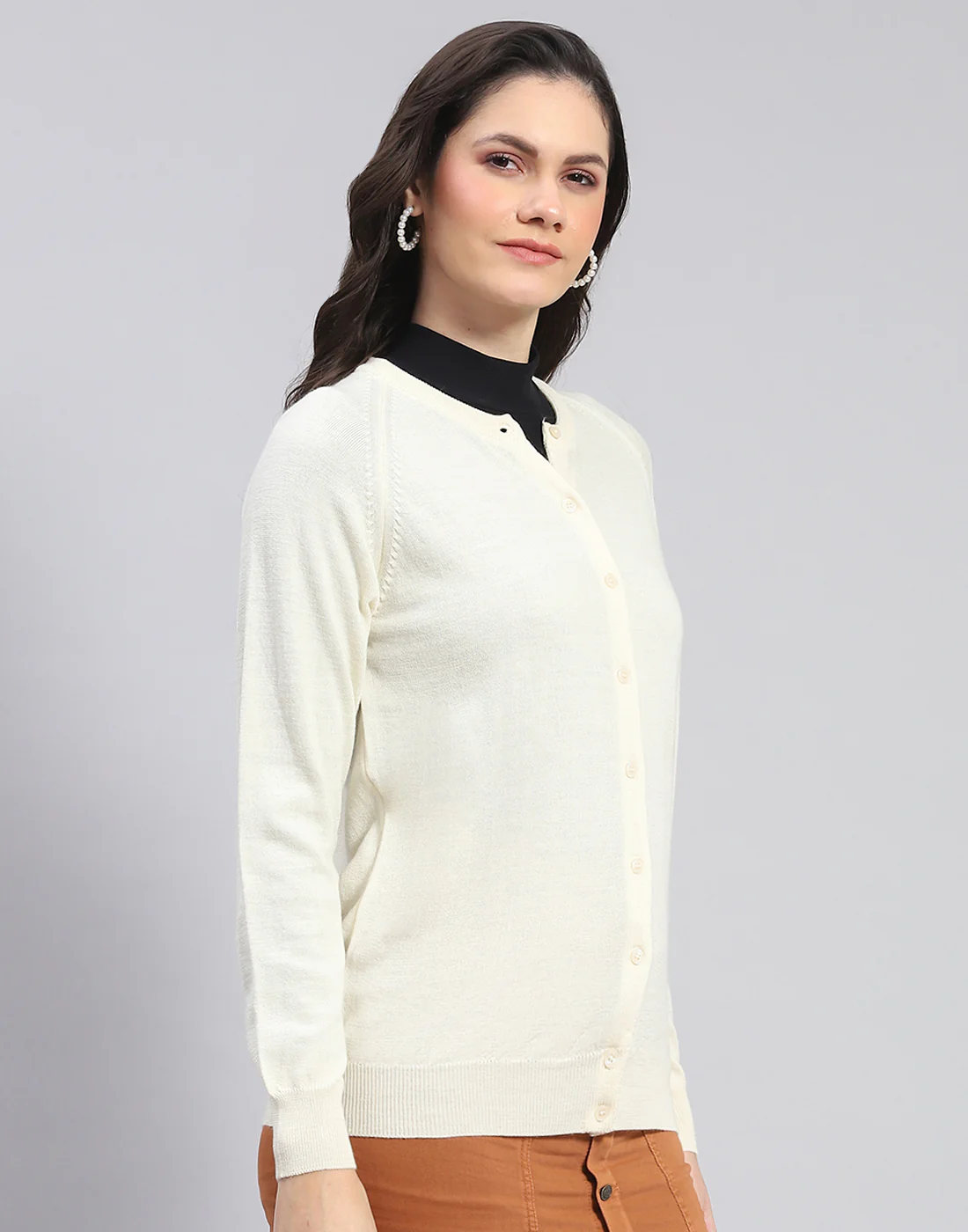 Women Off White Solid Round Neck Full Sleeve Cardigan - Image 4