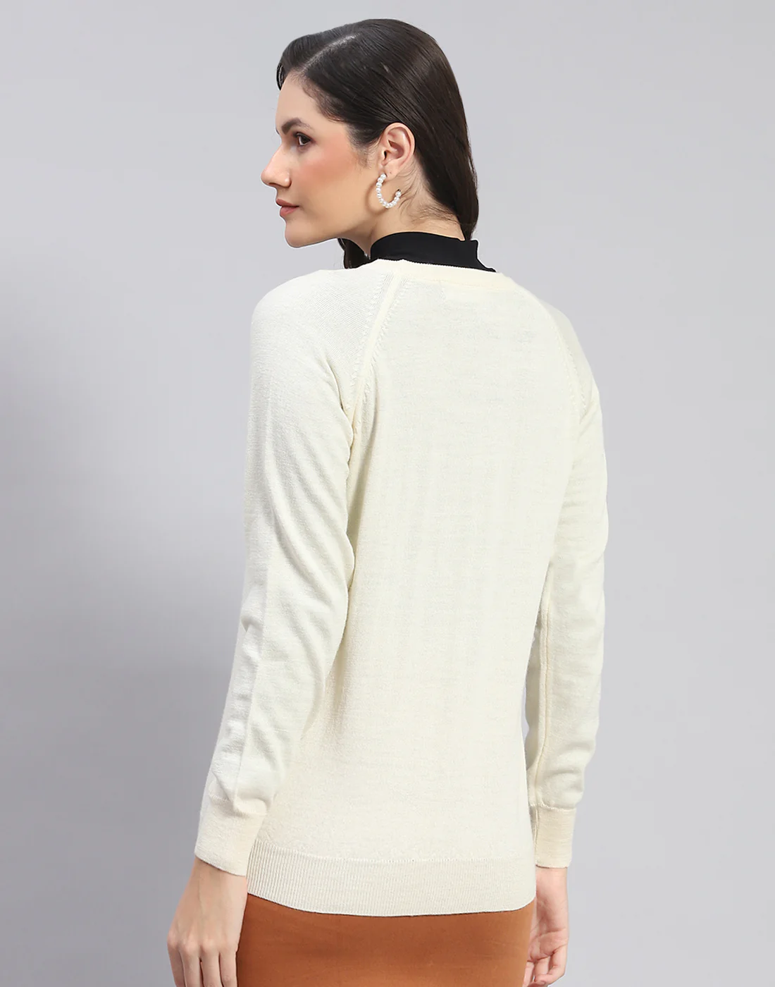 Women Off White Solid Round Neck Full Sleeve Cardigan - Image 5