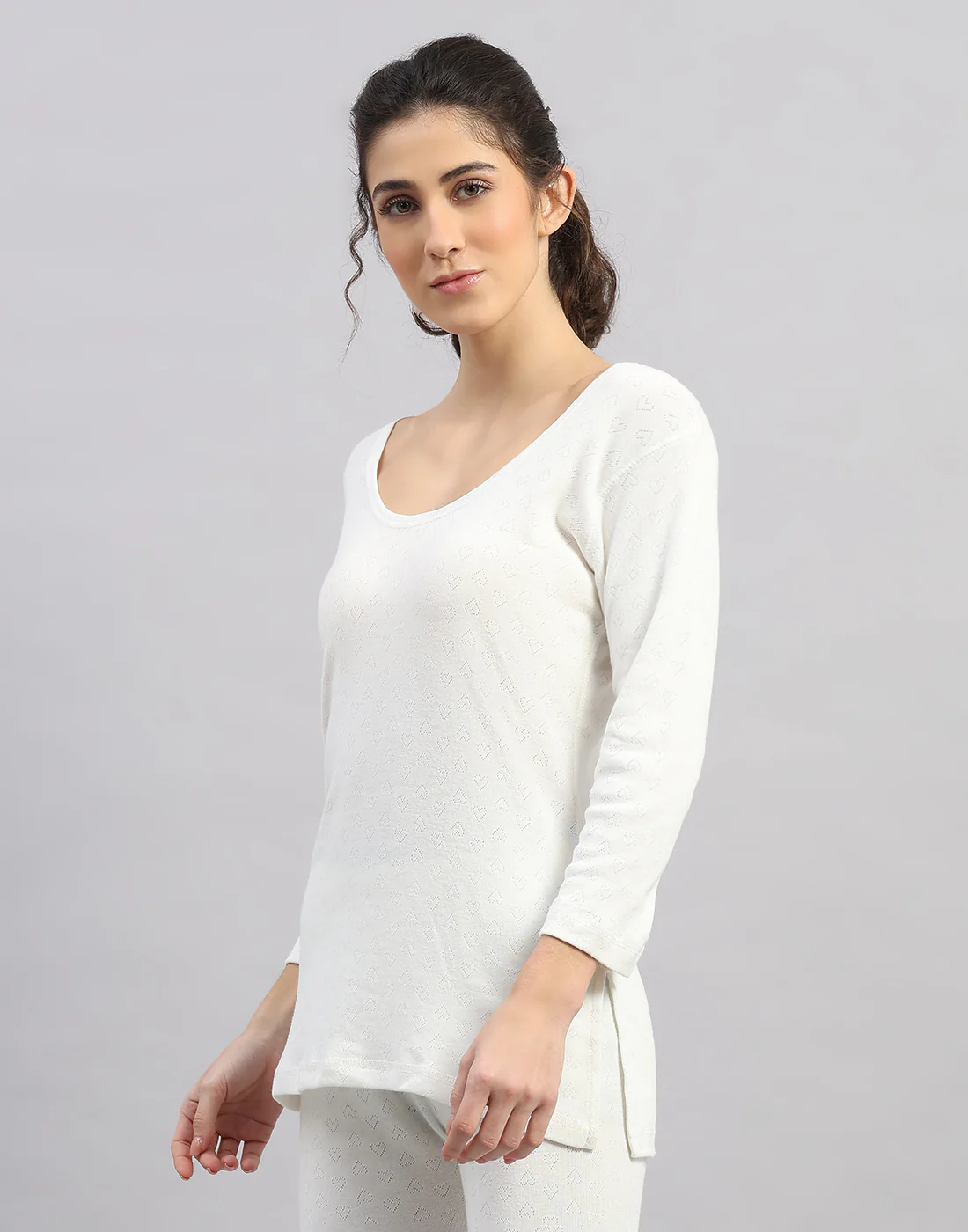 Women Off White Solid V Neck 3/4th Sleeve Thermal Vest - Image 2