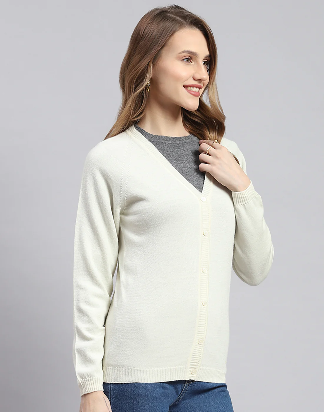 Women Off White Solid V Neck Full Sleeve Cardigan - Image 4