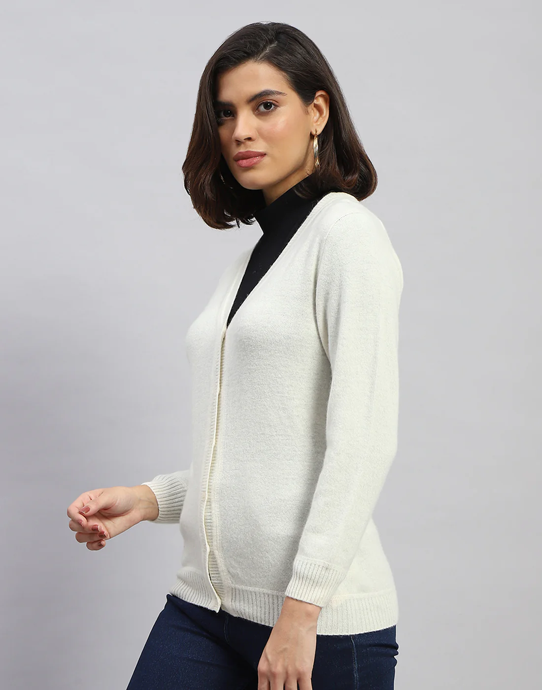 Women Off White Solid V Neck Full Sleeve Cardigan - Image 3