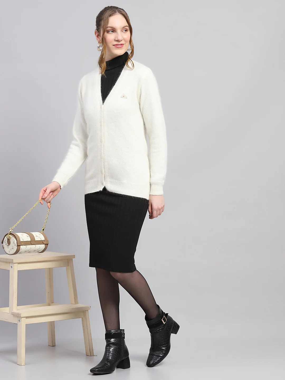 Women Off White Solid V Neck Full Sleeve Cardigan - Image 2