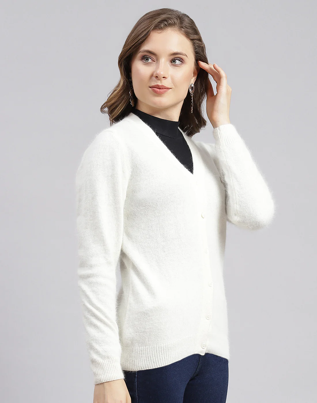 Women Off White Solid V Neck Full Sleeve Cardigan - Image 4