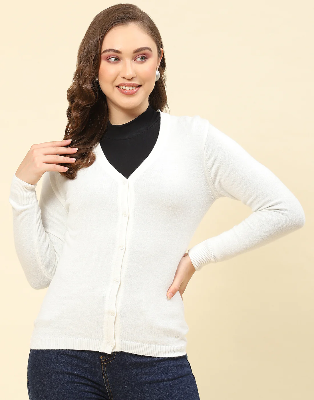 Women Off White Solid V Neck Full Sleeve Cardigan - Image 3