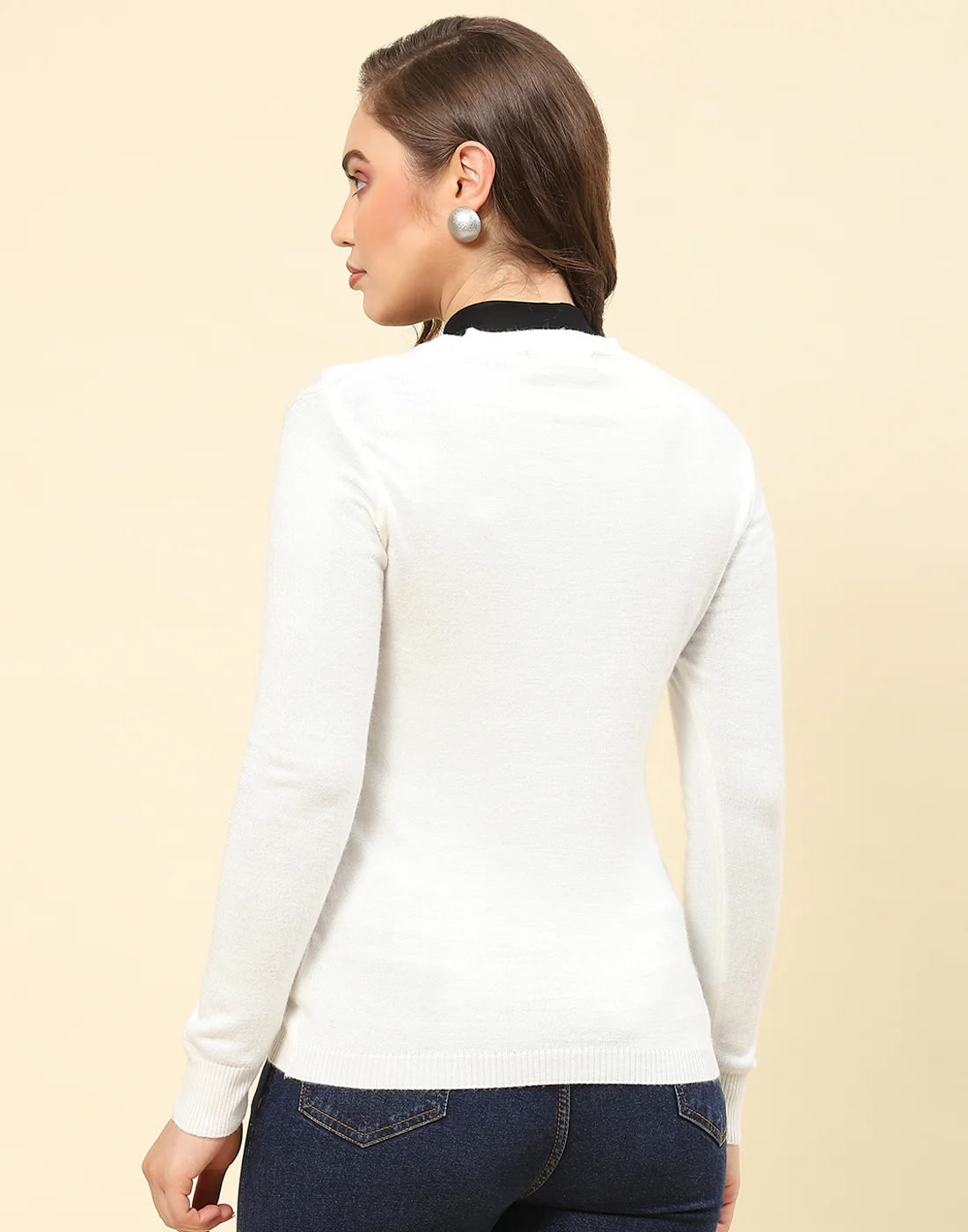 Women Off White Solid V Neck Full Sleeve Cardigan - Image 5