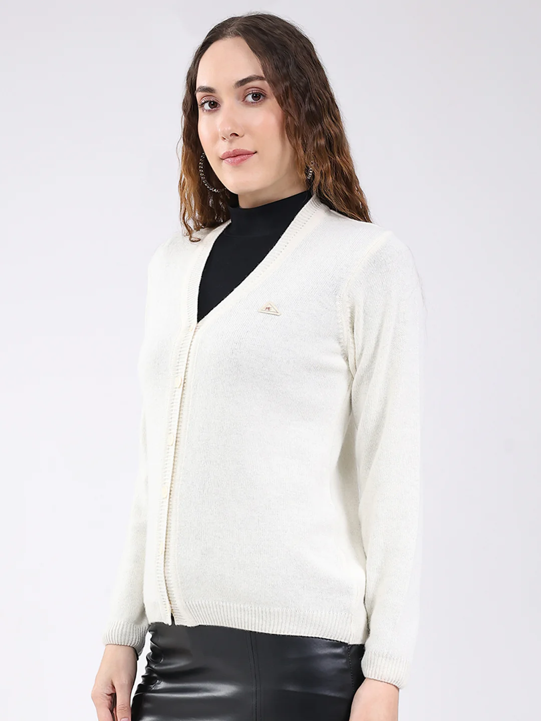 Women Off White Solid V Neck Full Sleeve Cardigan - Image 3
