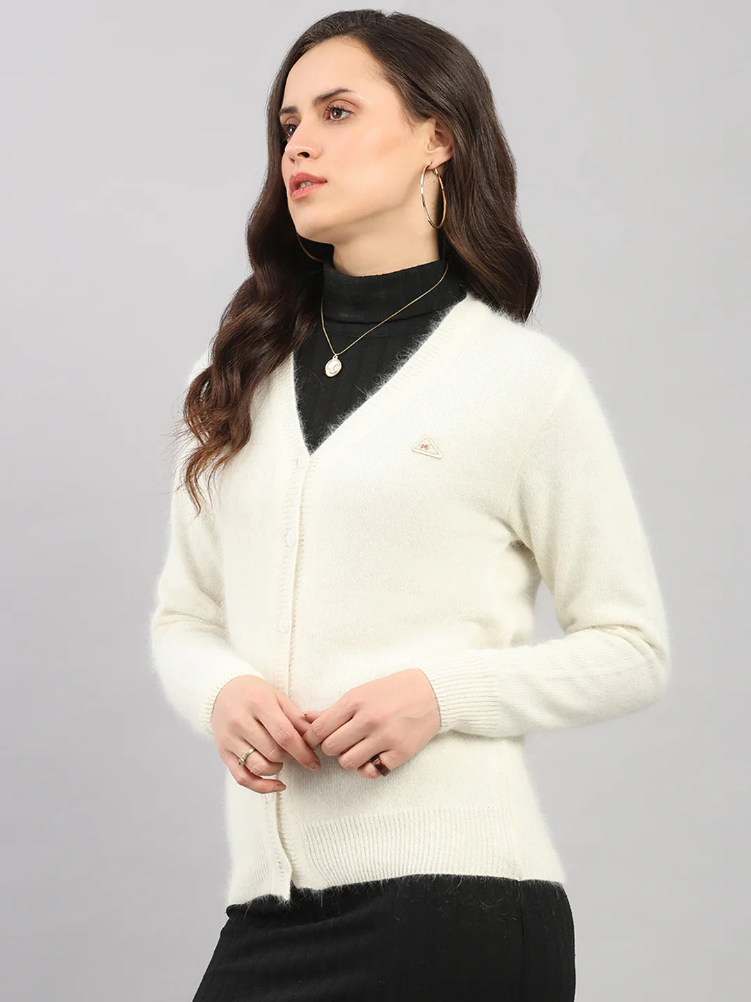 Women Off White Solid V Neck Full Sleeve Cardigan - Image 3