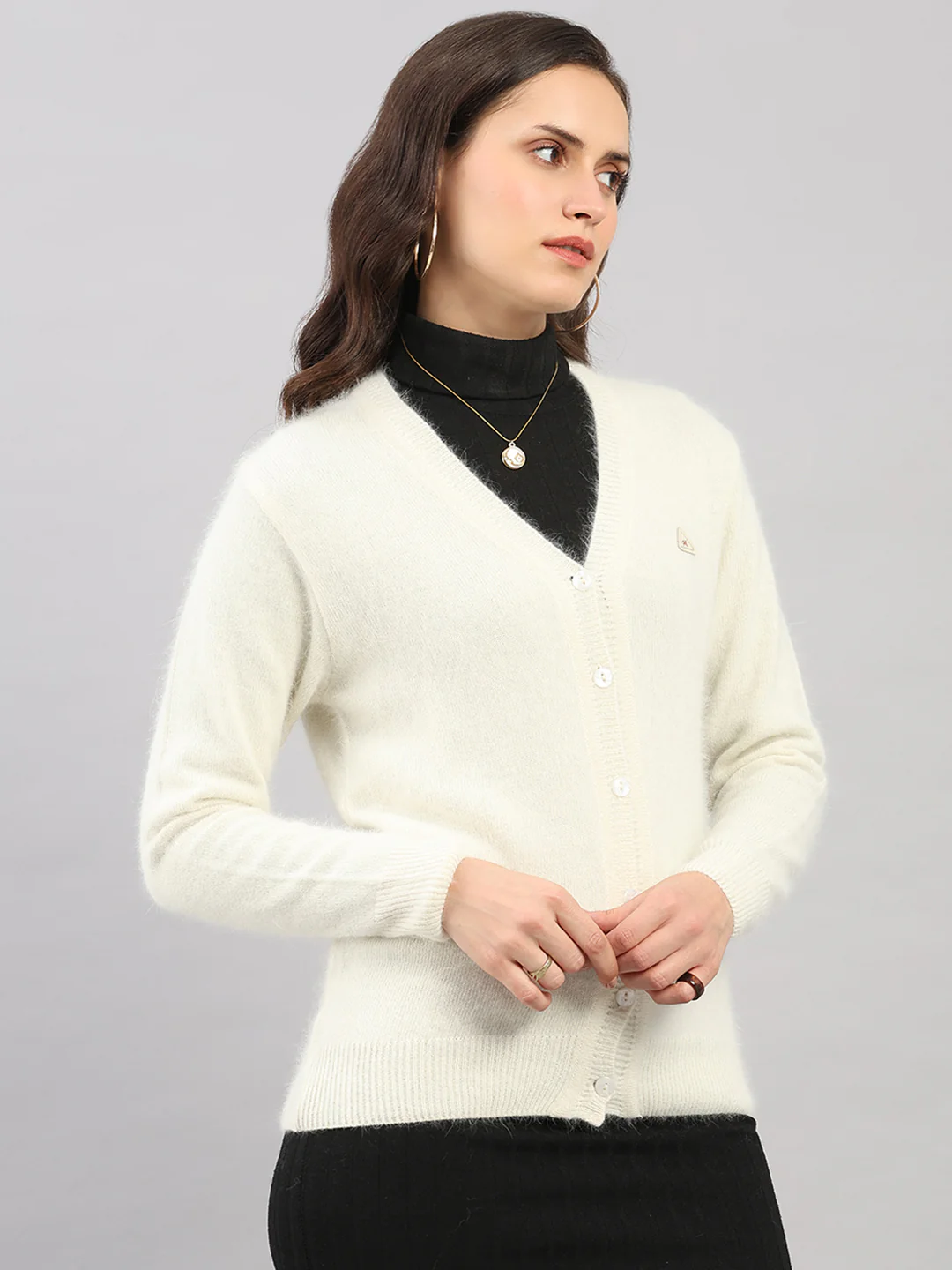 Women Off White Solid V Neck Full Sleeve Cardigan - Image 4