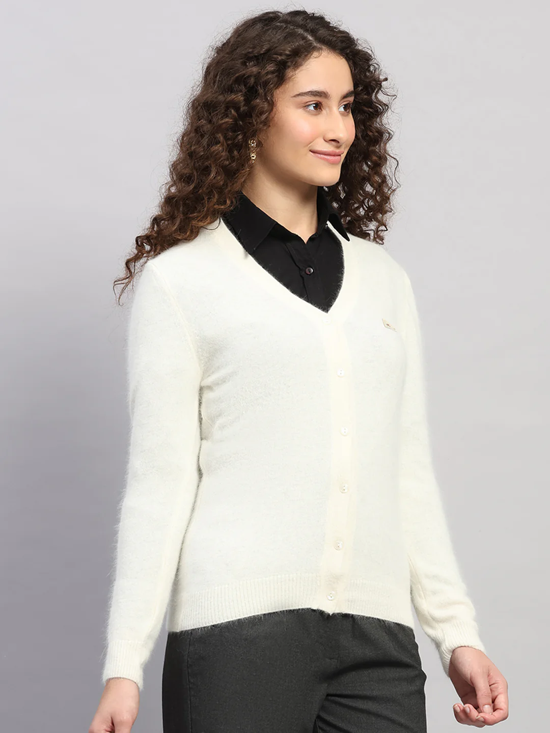 Women Off White Solid V Neck Full Sleeve Cardigan - Image 4