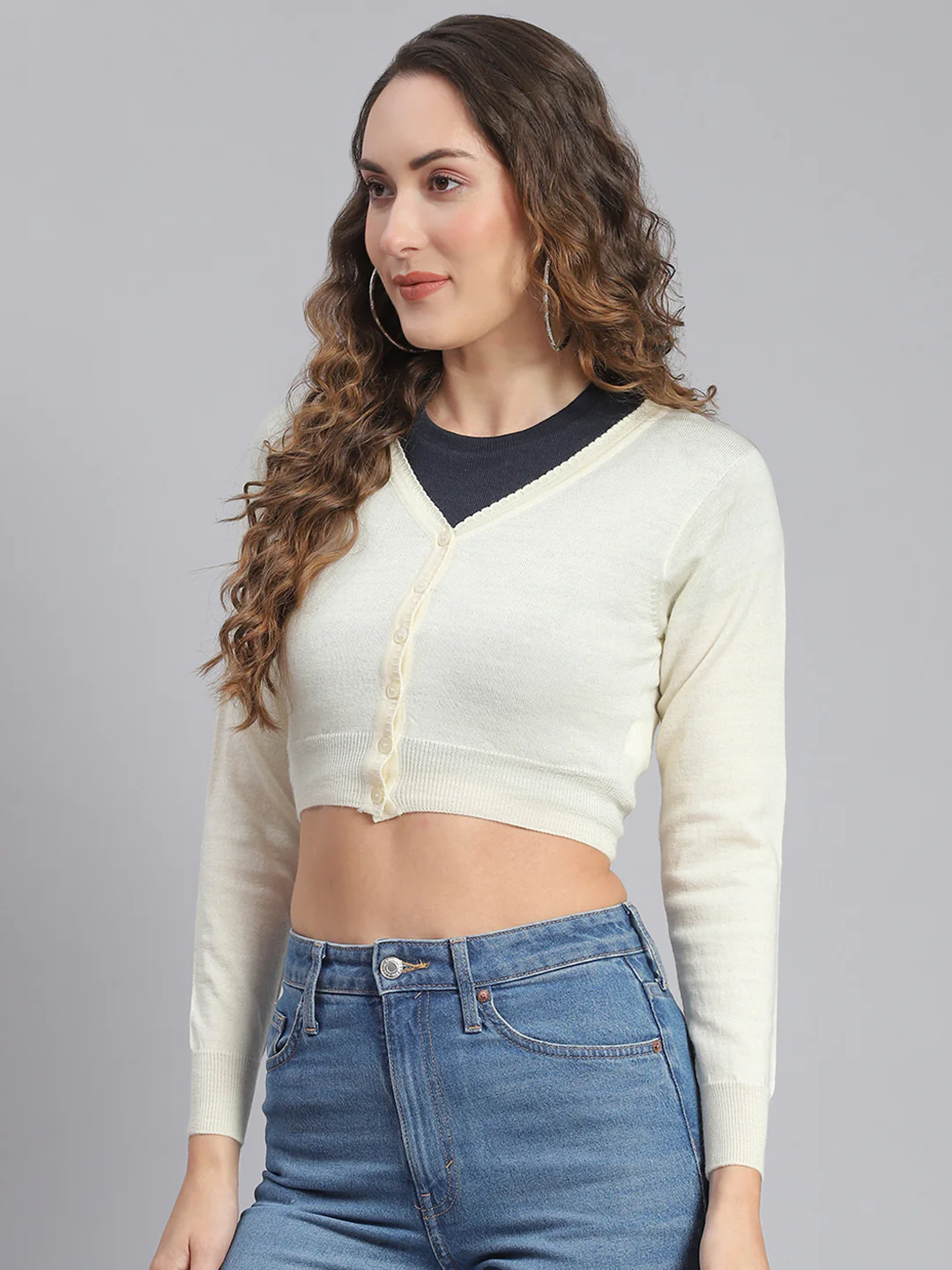 Women Off White Solid V Neck Full Sleeve Sweater - Image 5