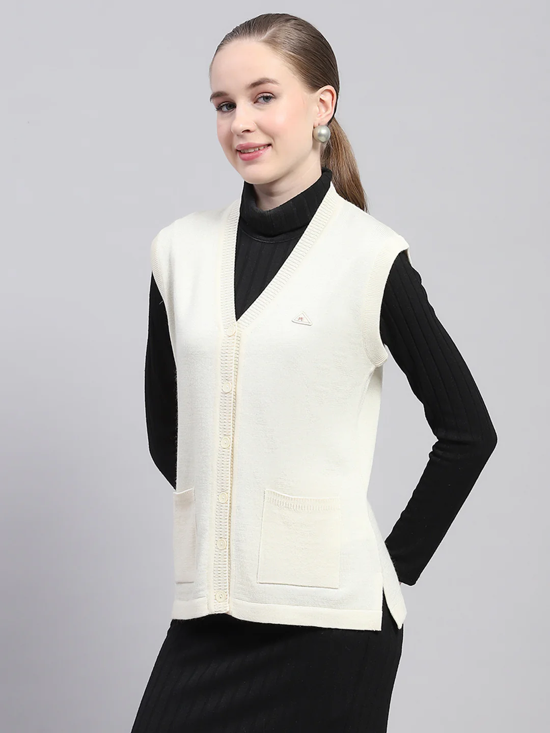 Women Off White Solid V Neck Sleeveless Cardigan - Image 3