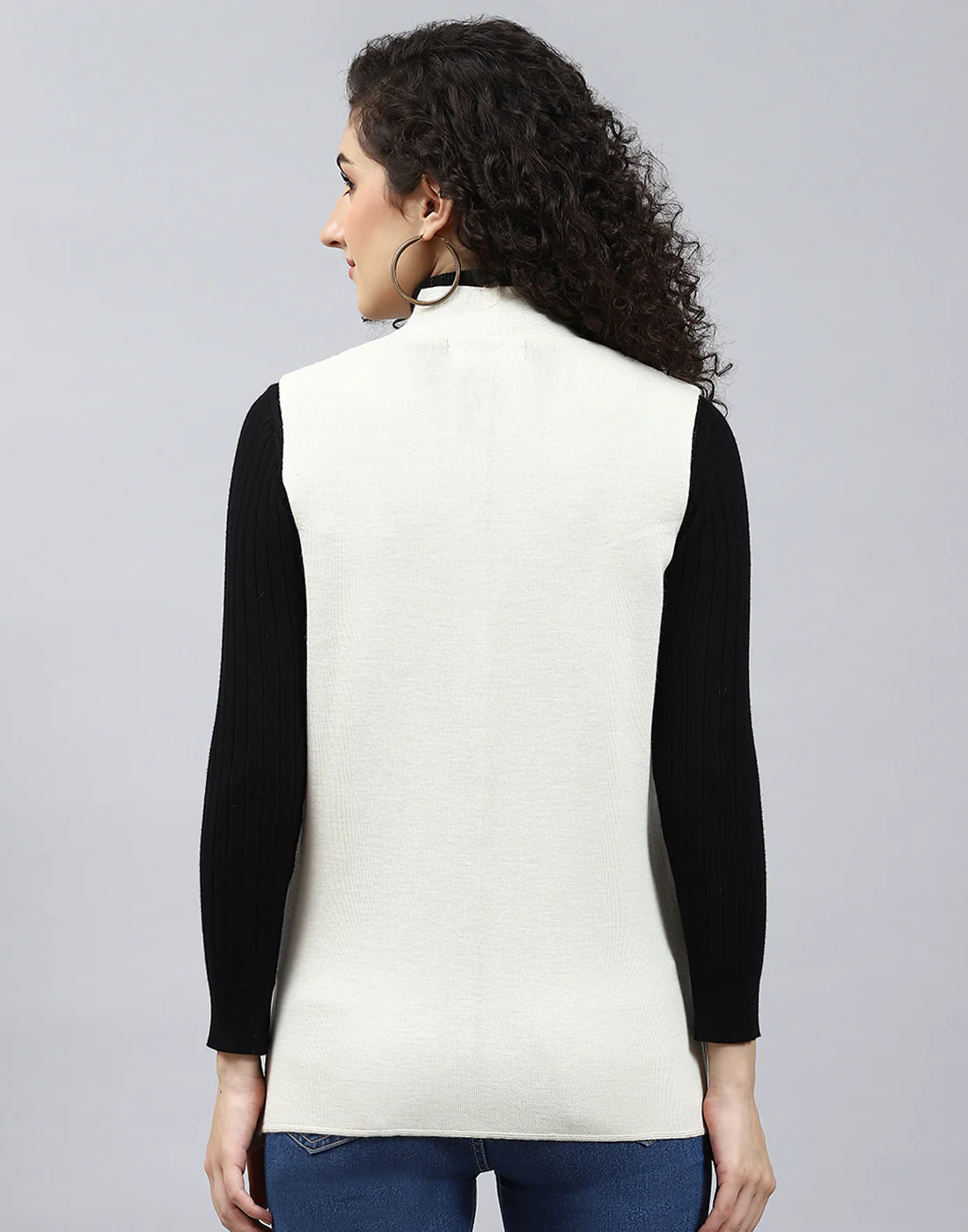 Women Off White Solid V Neck Sleeveless Cardigan - Image 5