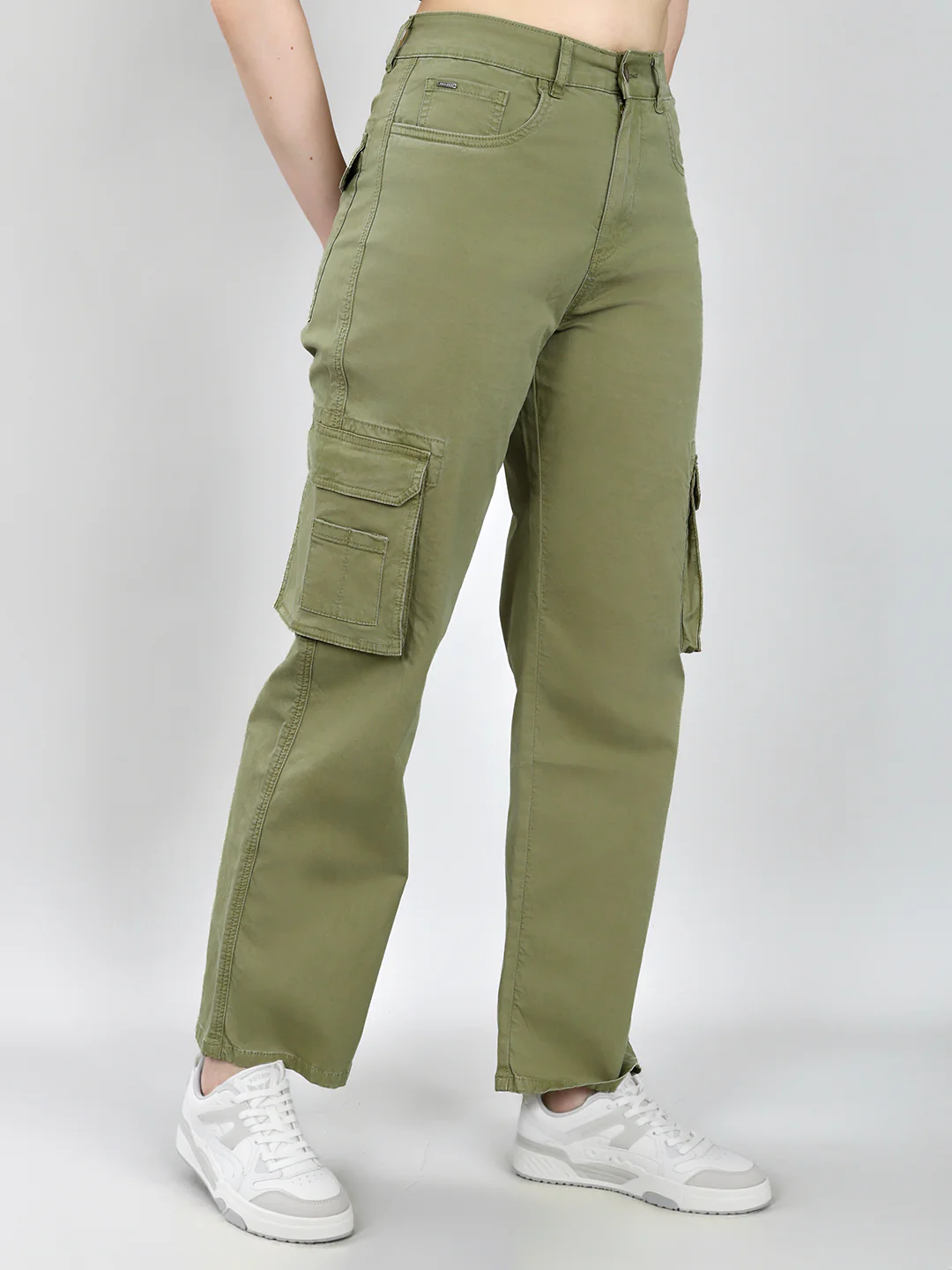 Women Olive Solid Straight Fit Cargo - Image 2