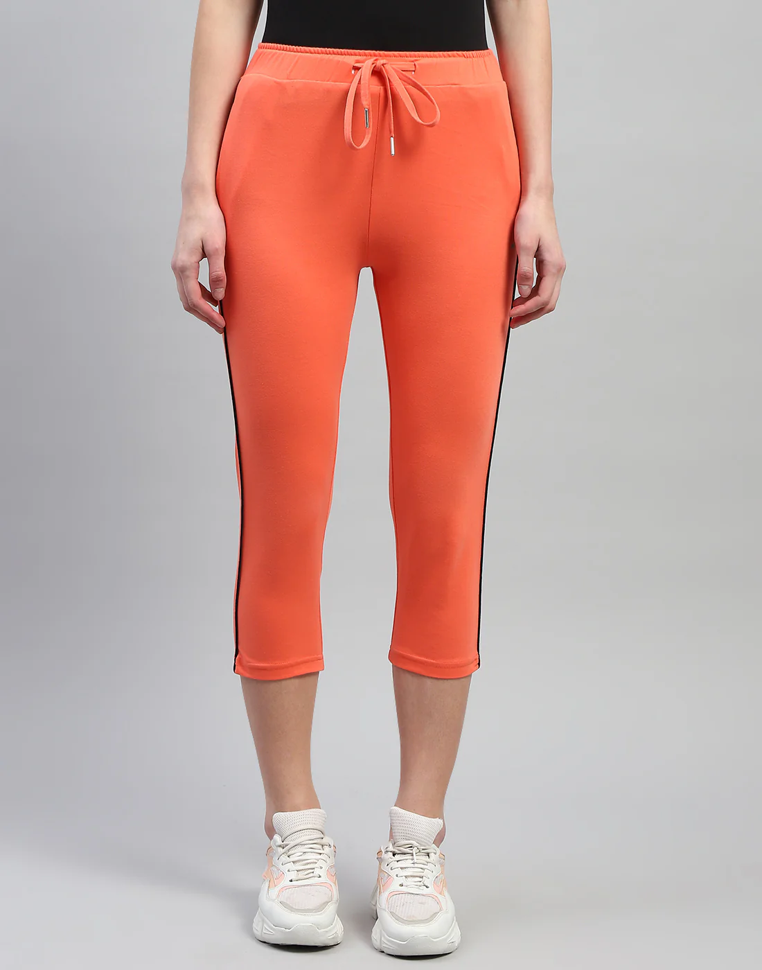 Women Orange Solid Regular Fit Capri - Image 3