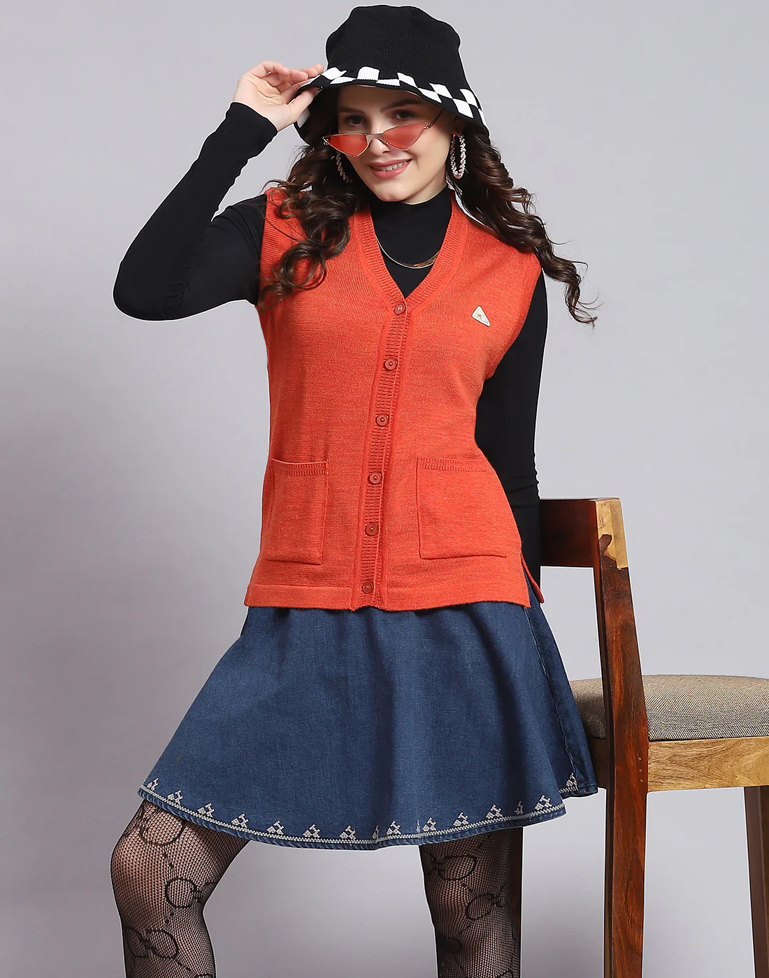 Women Orange Solid V Neck Sleeveless Sweater - Image 2