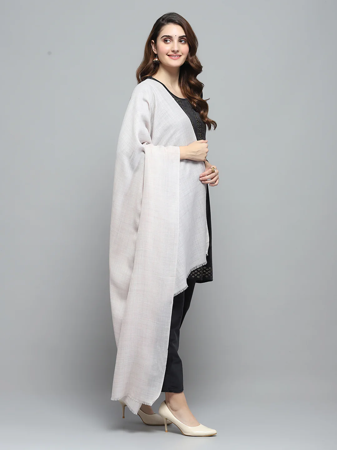 Women Peach Solid Shawl - Image 4
