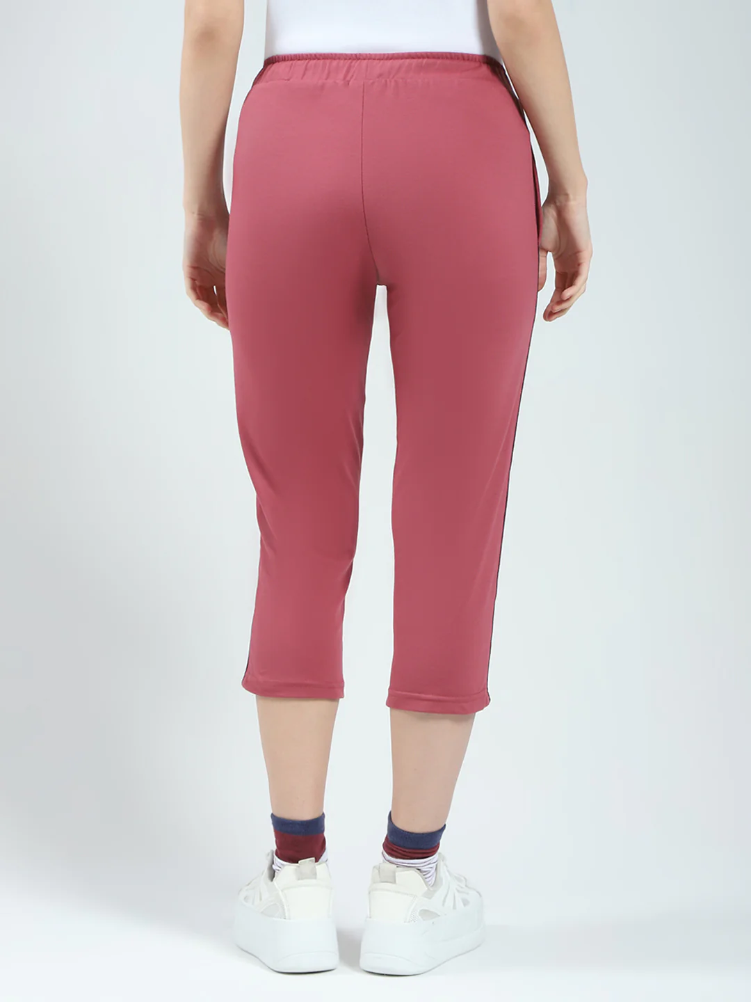 Women Pink Solid Regular Fit Capri - Image 5
