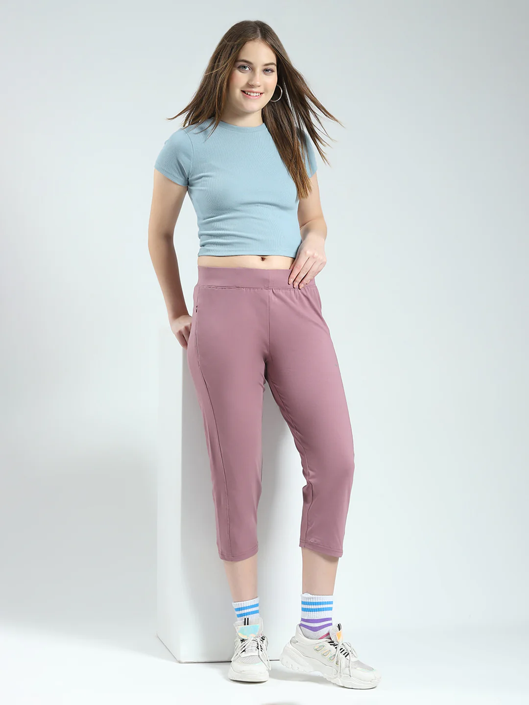 Women Pink Solid Regular Fit Capri - Image 2