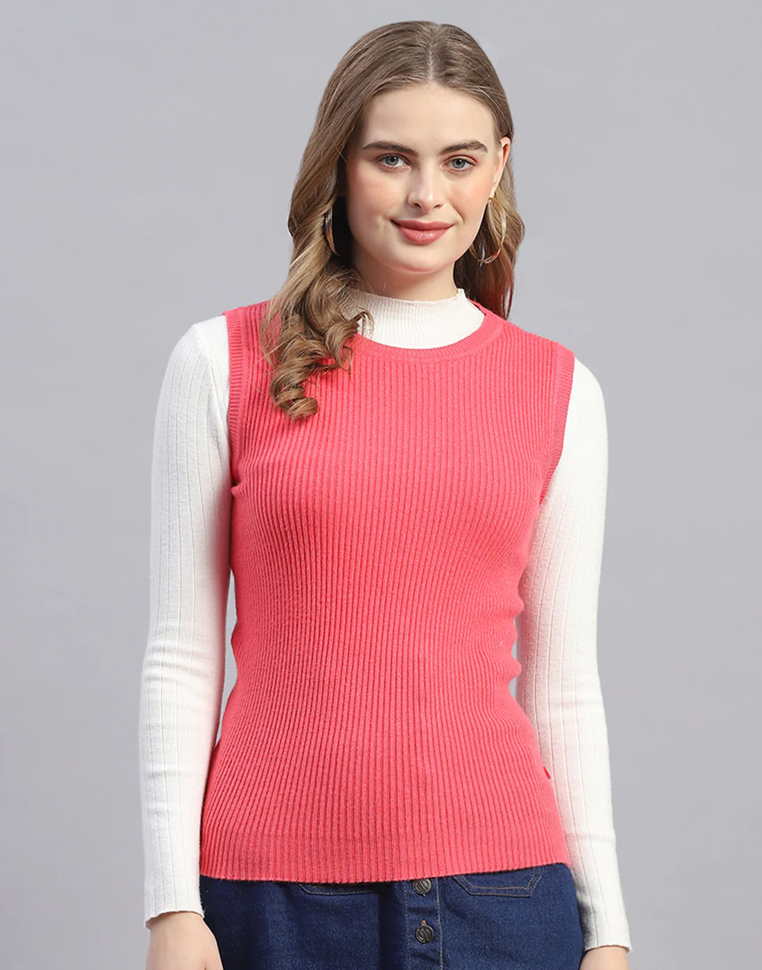 Women Pink Solid Round Neck Sleeveless Sweater - Image 2