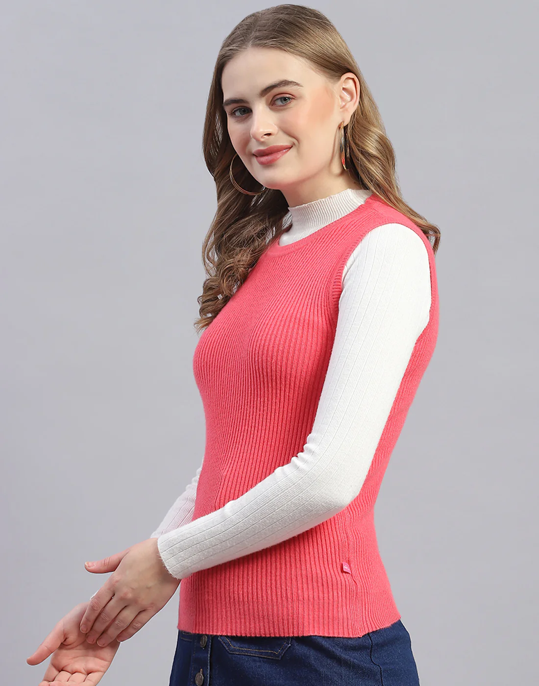 Women Pink Solid Round Neck Sleeveless Sweater - Image 3