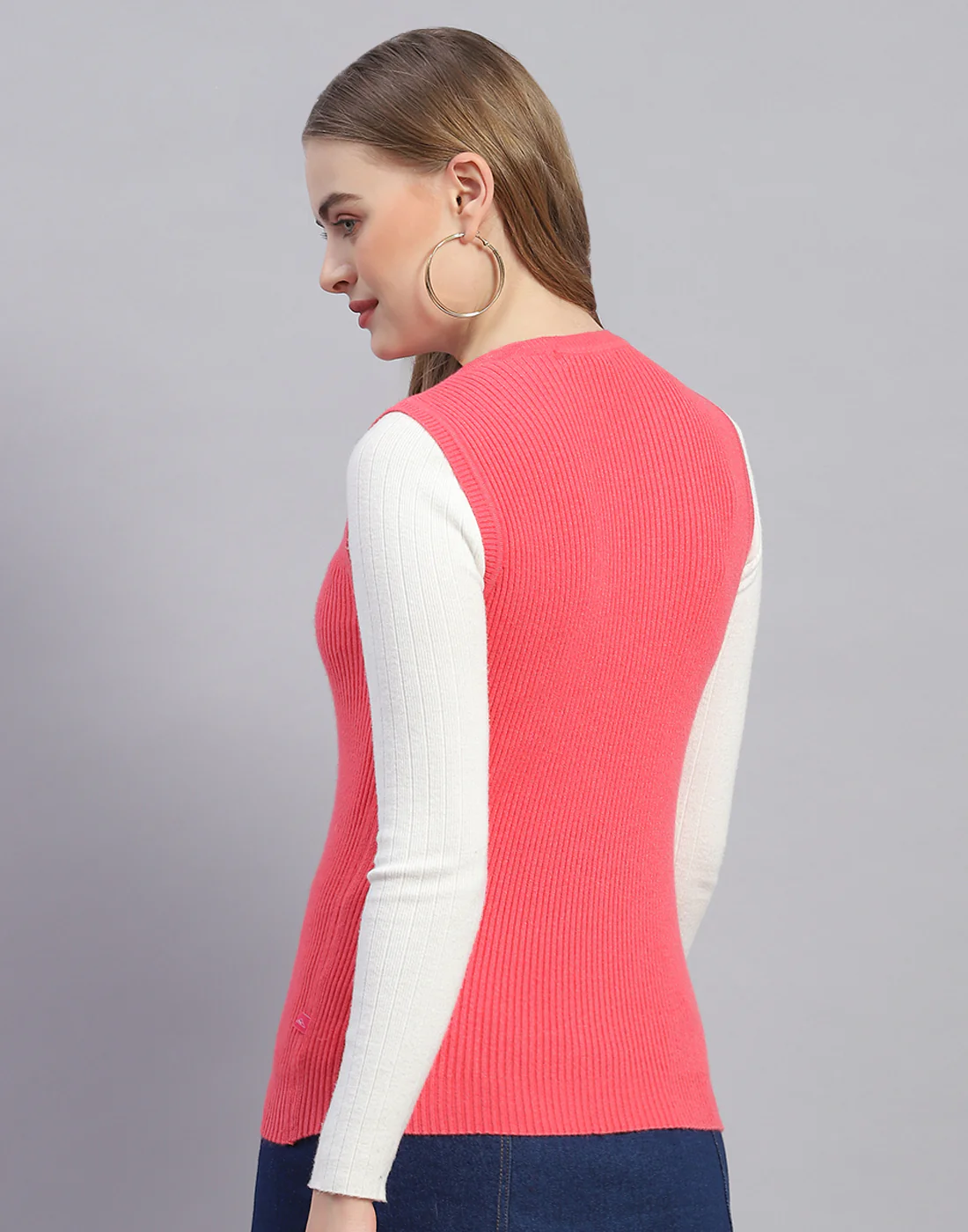 Women Pink Solid Round Neck Sleeveless Sweater - Image 5