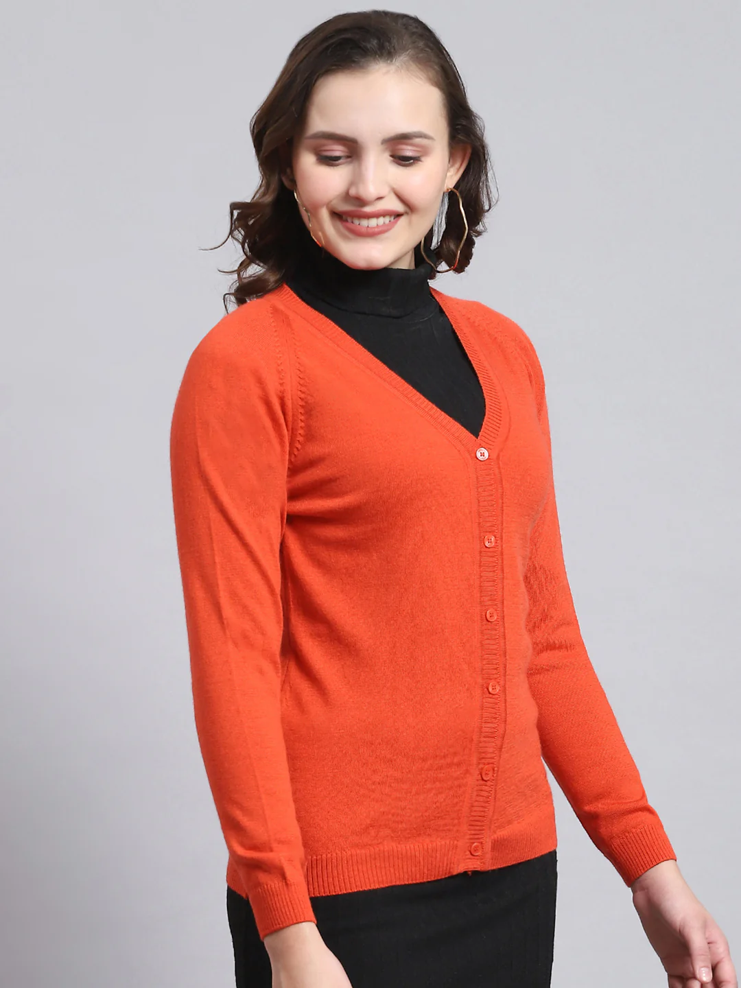 Women Red Solid V Neck Full Sleeve Cardigan - Image 4