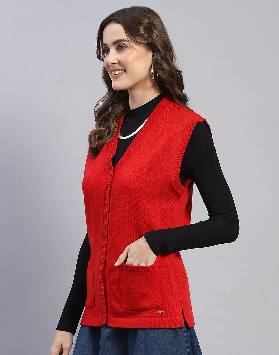 Women Red Solid V Neck Sleeveless Cardigan - Image 3