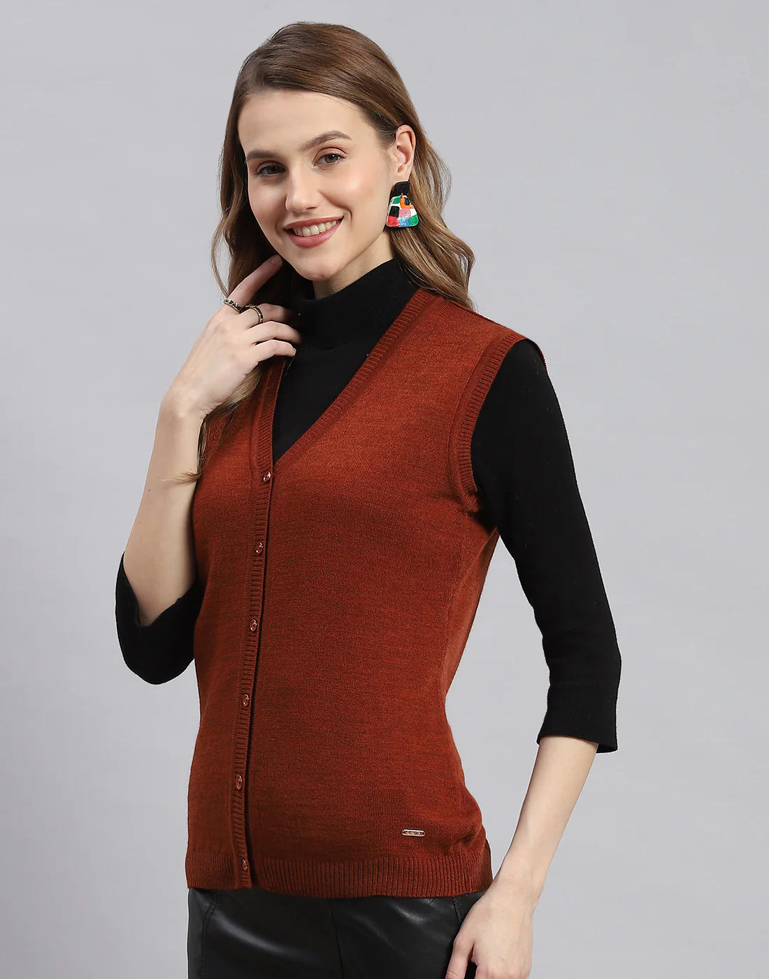 Women Rust Solid V Neck Sleeveless Cardigans - Image 3