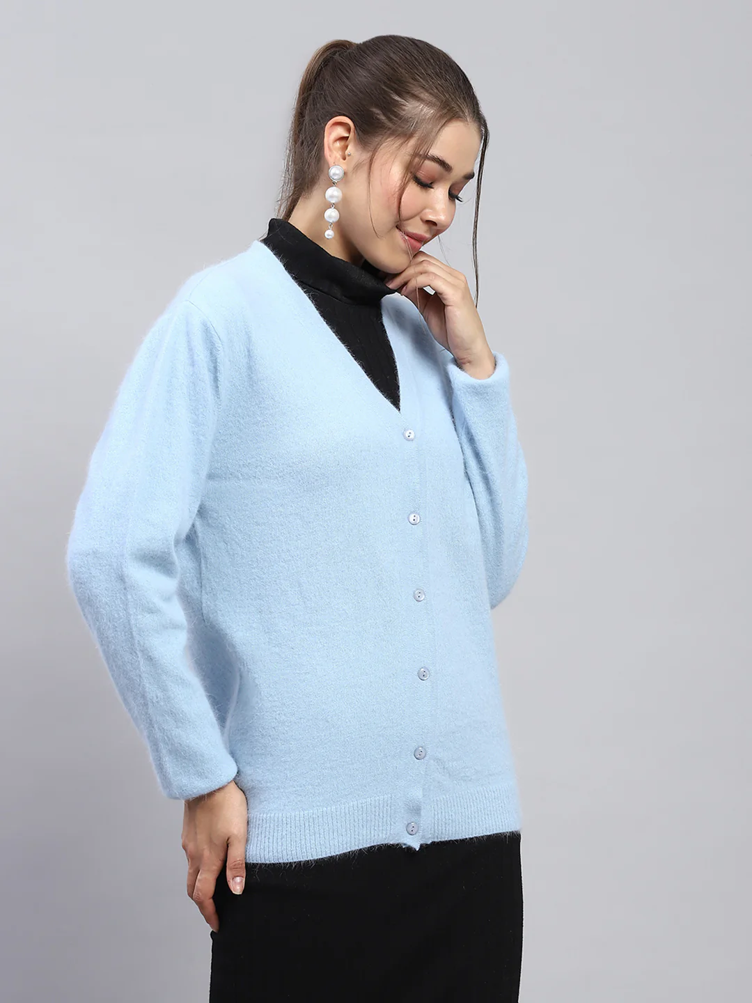 Women Sky Blue Solid V Neck Full Sleeve Cardigan - Image 4