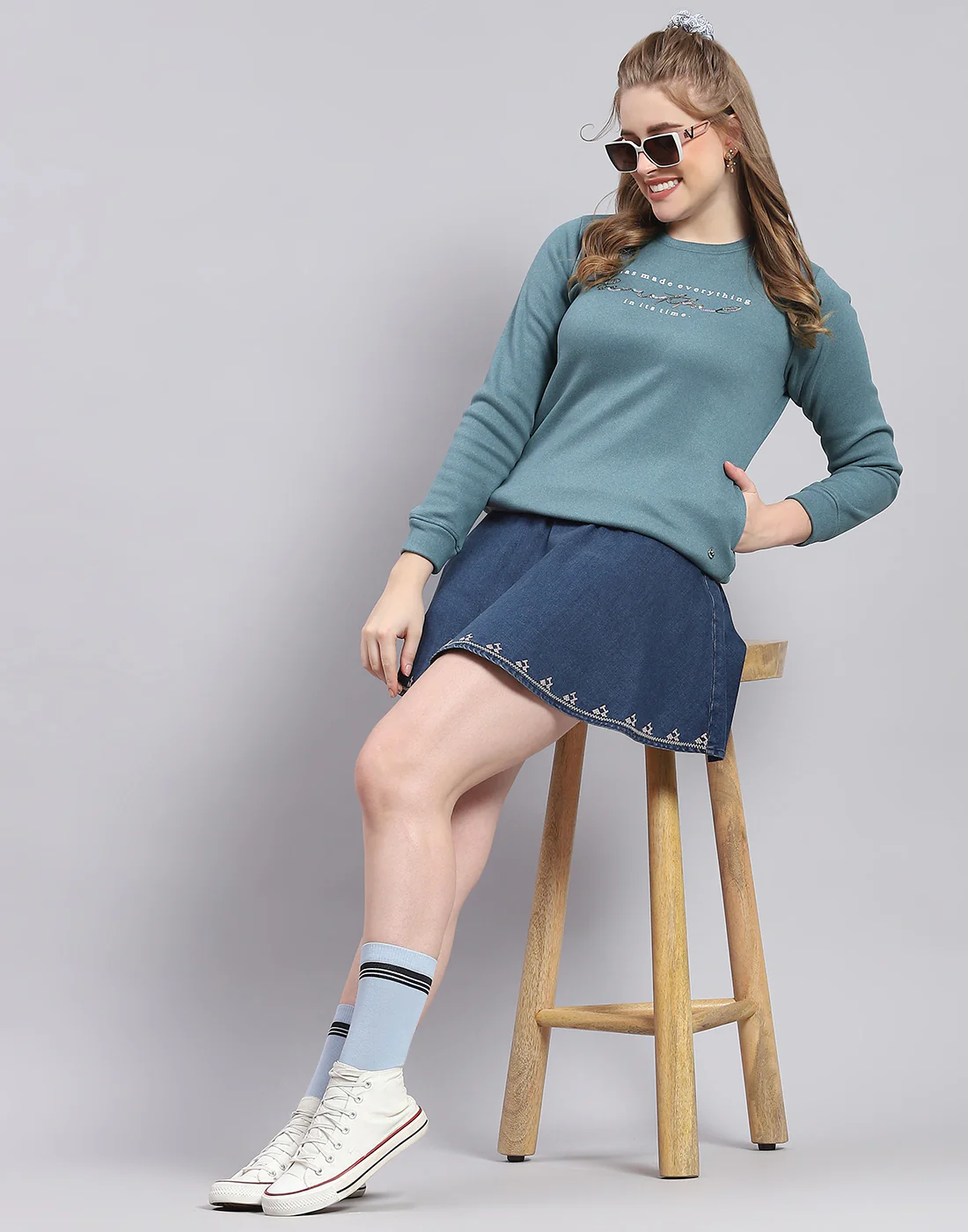 Women Teal Blue Printed Round Neck Full Sleeve Sweatshirt - Image 3