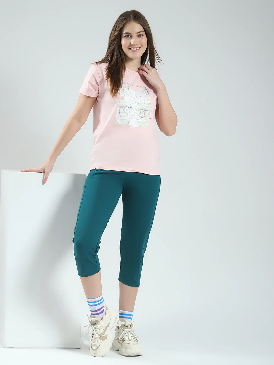 Women Teal Blue Solid Regular Fit Capri - Image 2