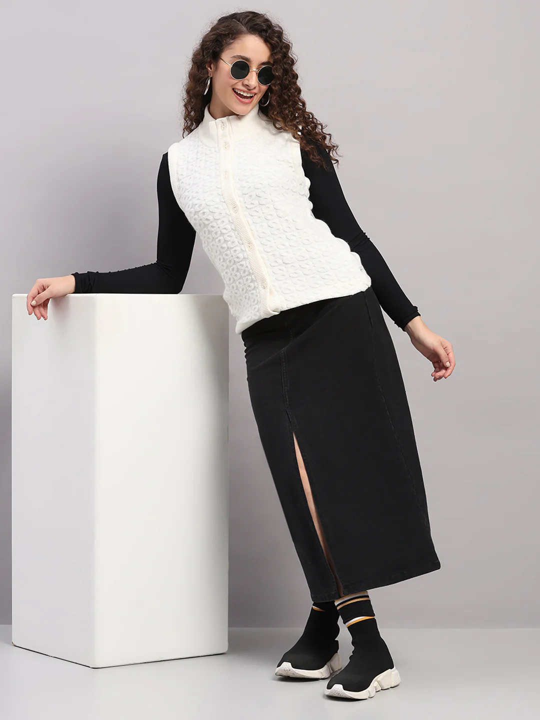 Women White Self Design V Neck Sleeveless Cardigan - Image 2