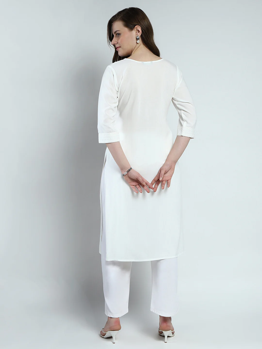 Women White Solid Round Neck 3/4th Sleeve Kurti - Image 5