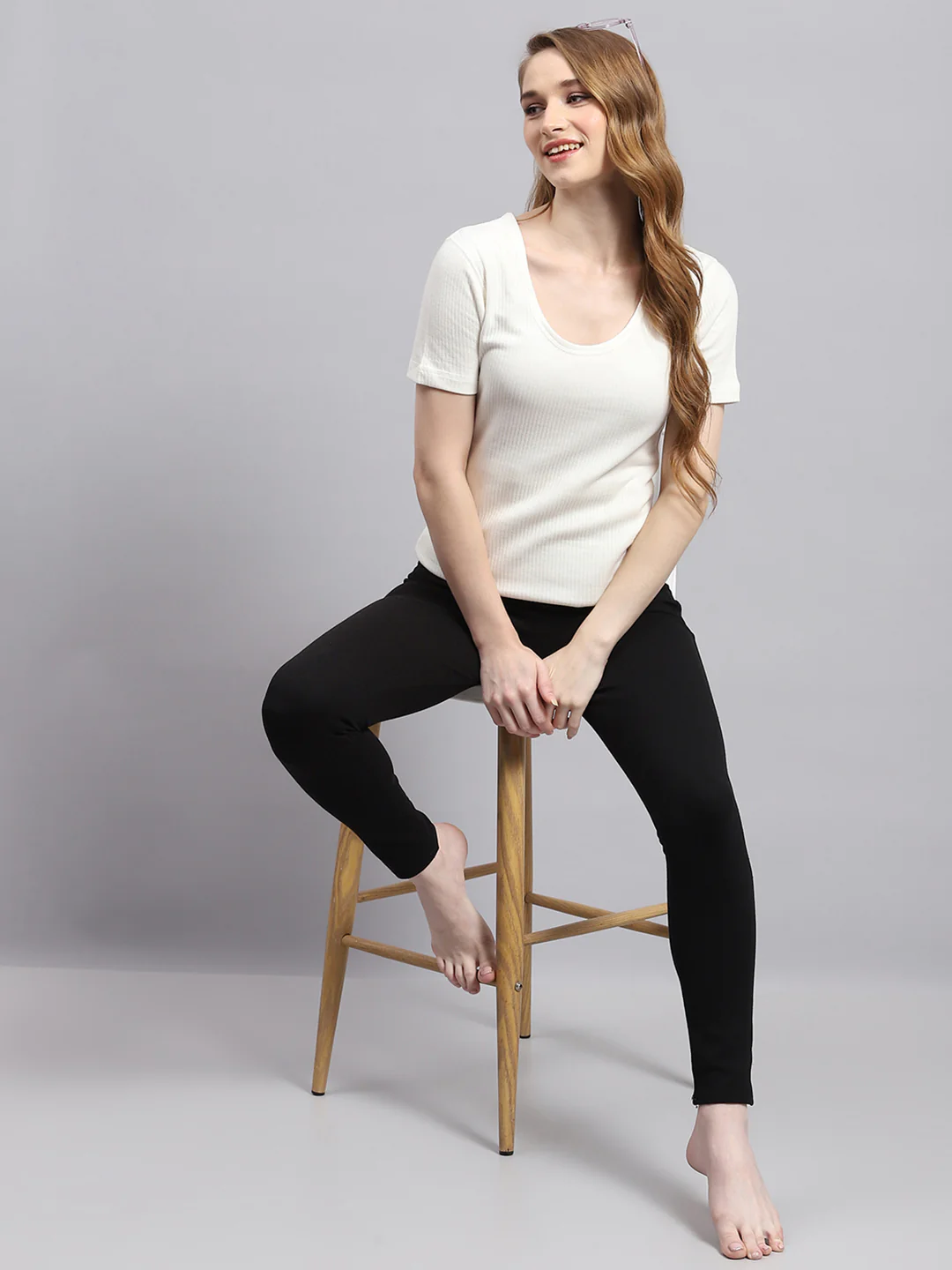 Women White Solid Round Neck Half Sleeve Thermal Vest - Image 2