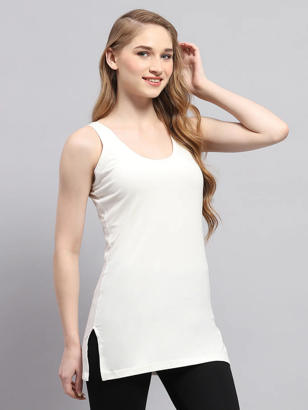 Women White Solid Round Neck Sleeveless Thermal Vest - Image 4
