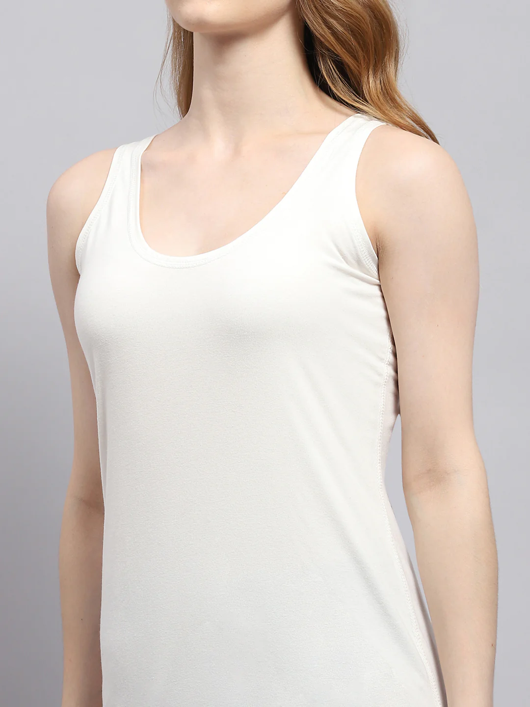 Women White Solid Round Neck Sleeveless Thermal Vest - Image 6