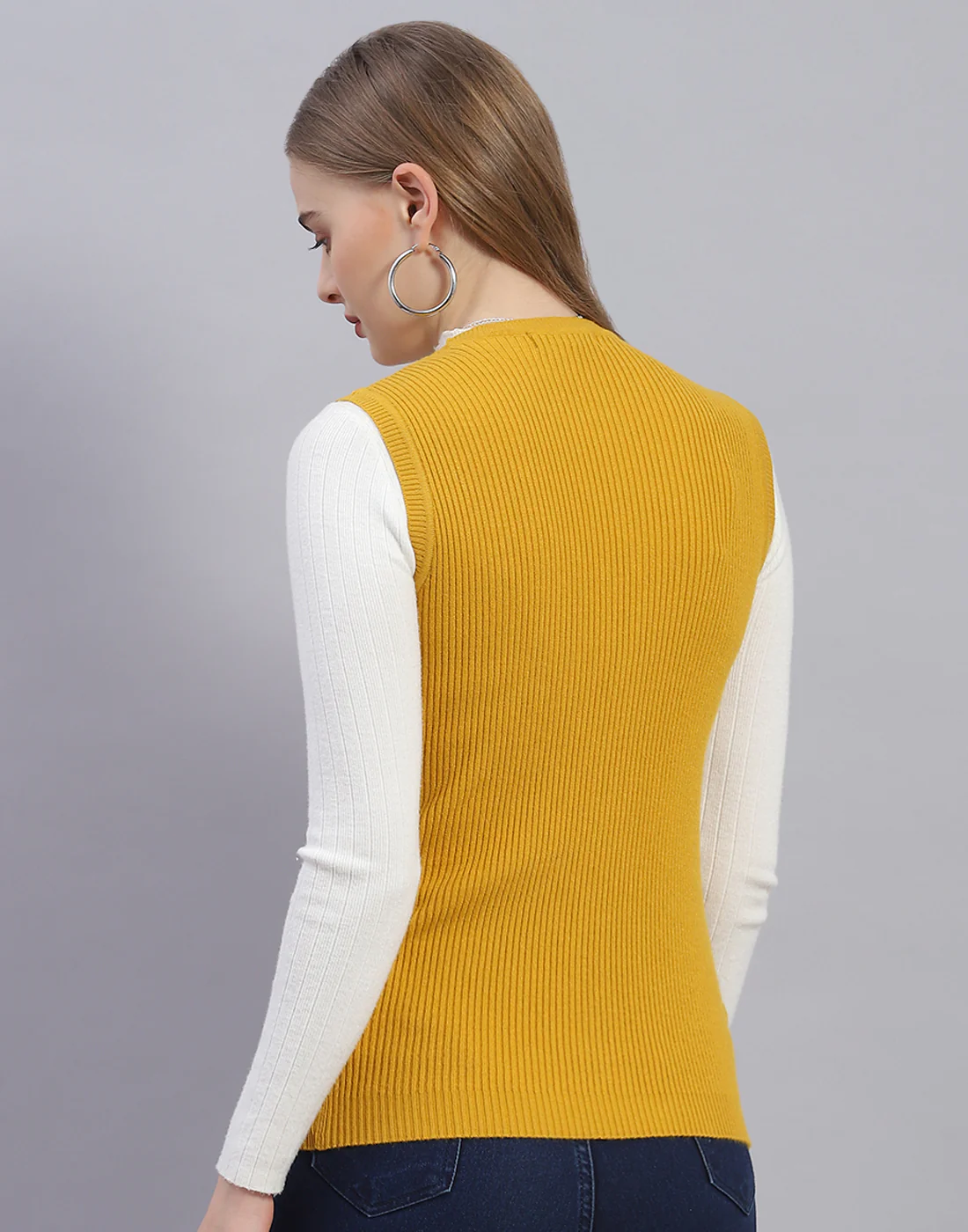 Women Yellow Solid Round Neck Sleeveless Sweater - Image 5