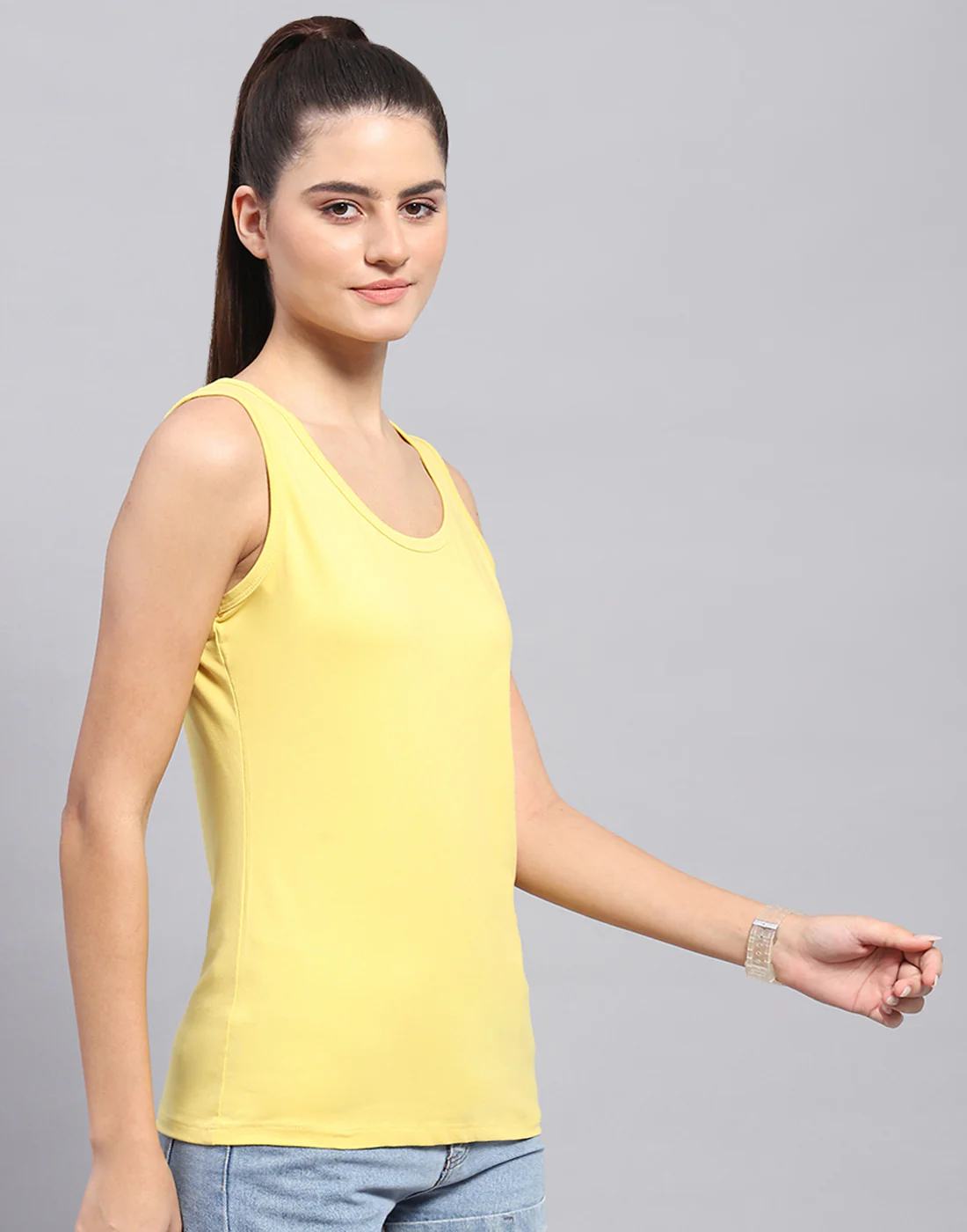 Women Yellow Solid Round Neck Sleeveless Top - Image 4