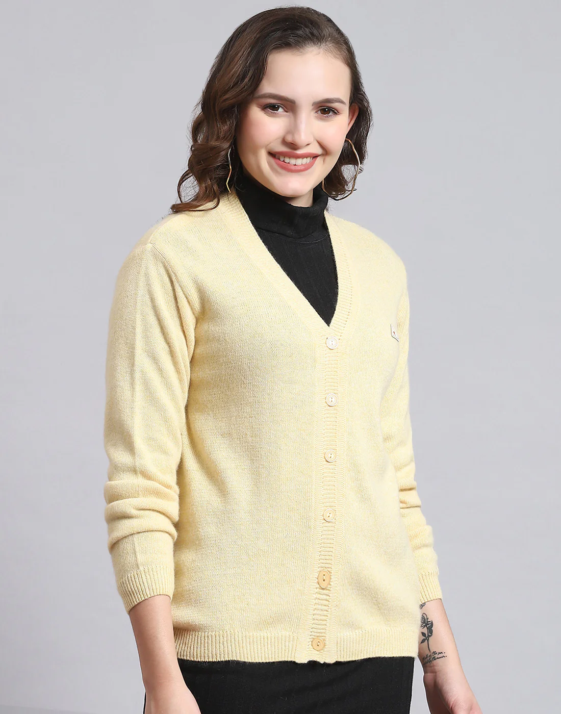 Women Yellow Solid V Neck Full Sleeve Sweater - Image 4